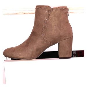 Booties, Aubra